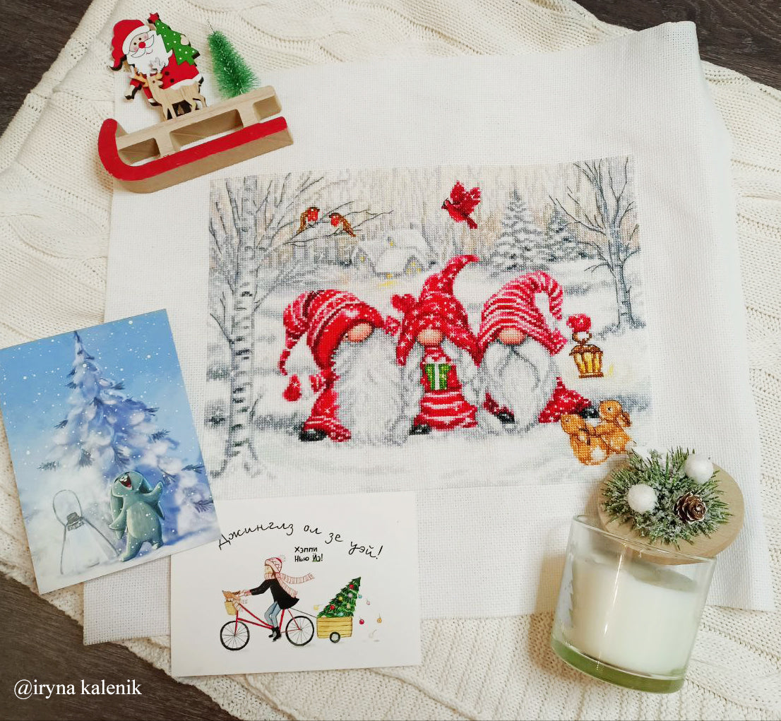 Cross Stitch Kit Luca-S - Three Gnomes in Wood, BU5050