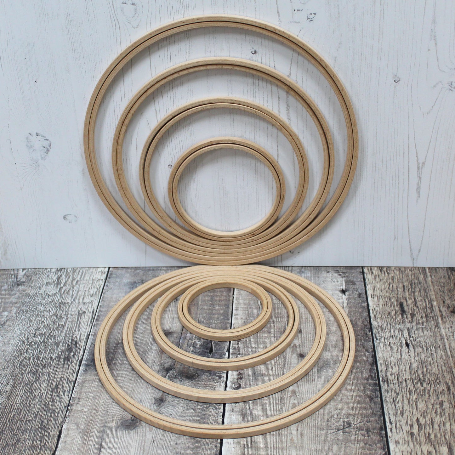 Embroidery Hoops - Screwless Wood Embroidery Display Hoops, Round Shape
