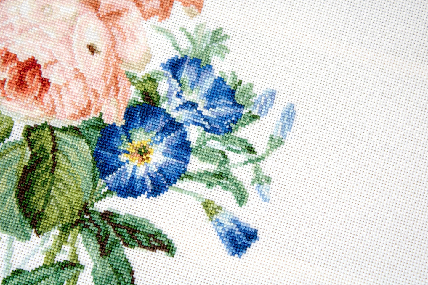 Cross Stitch Kit Luca-S - Bouquet of Roses, B2351