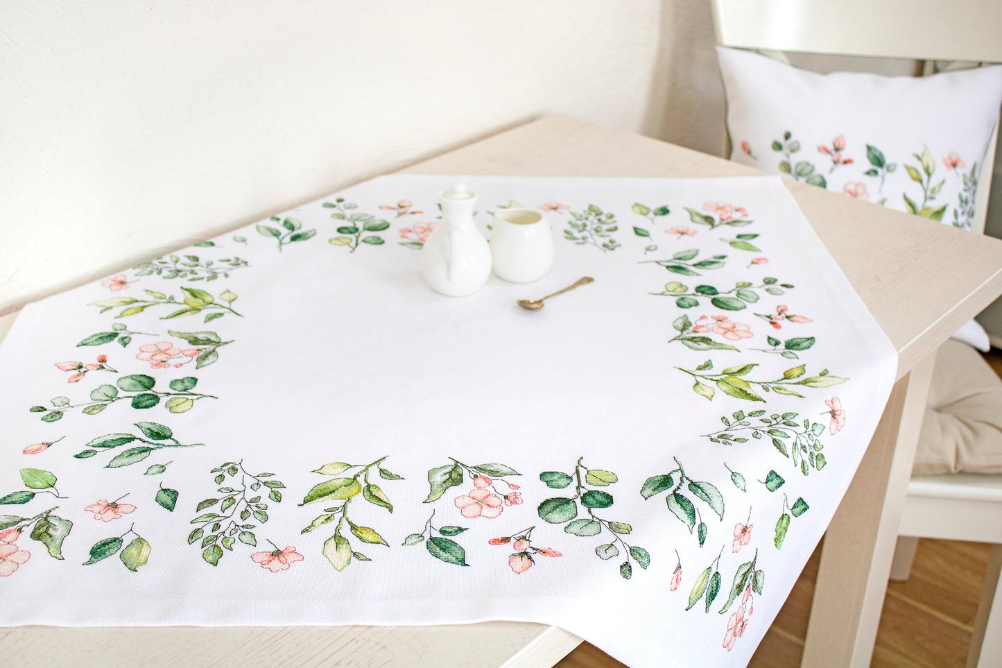 Table Topper - Cross Stitch Kit Table Cloth, FM018