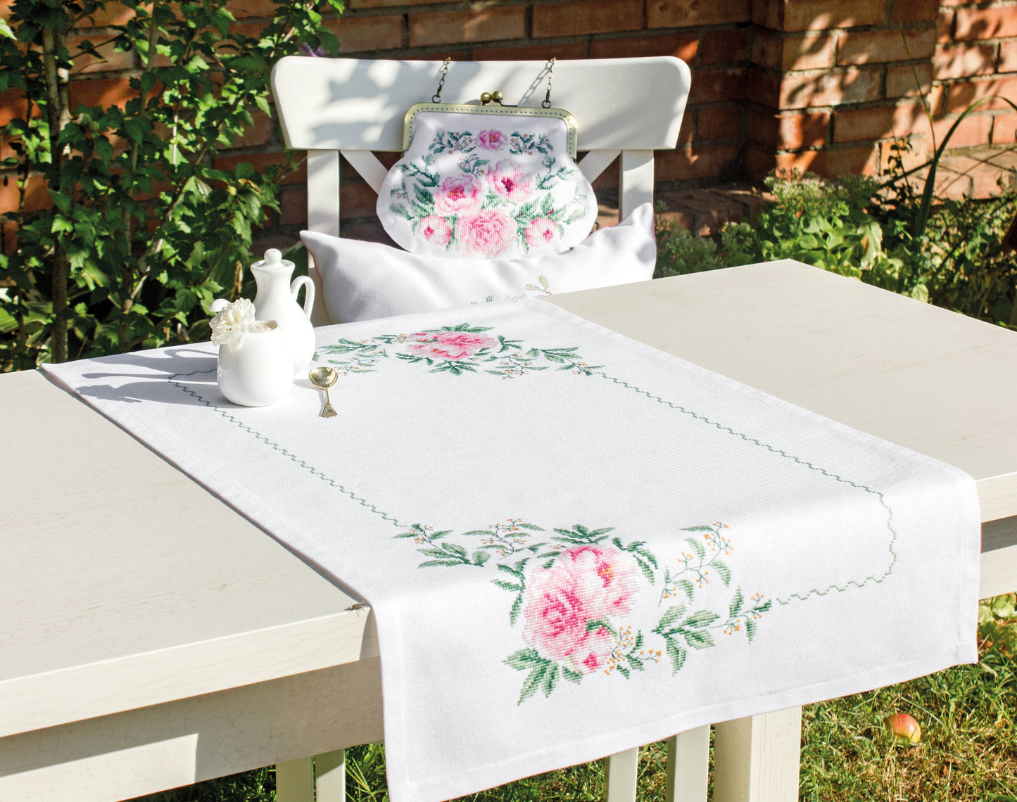 Table Topper - Cross Stitch Kit Table Cloth, FM009