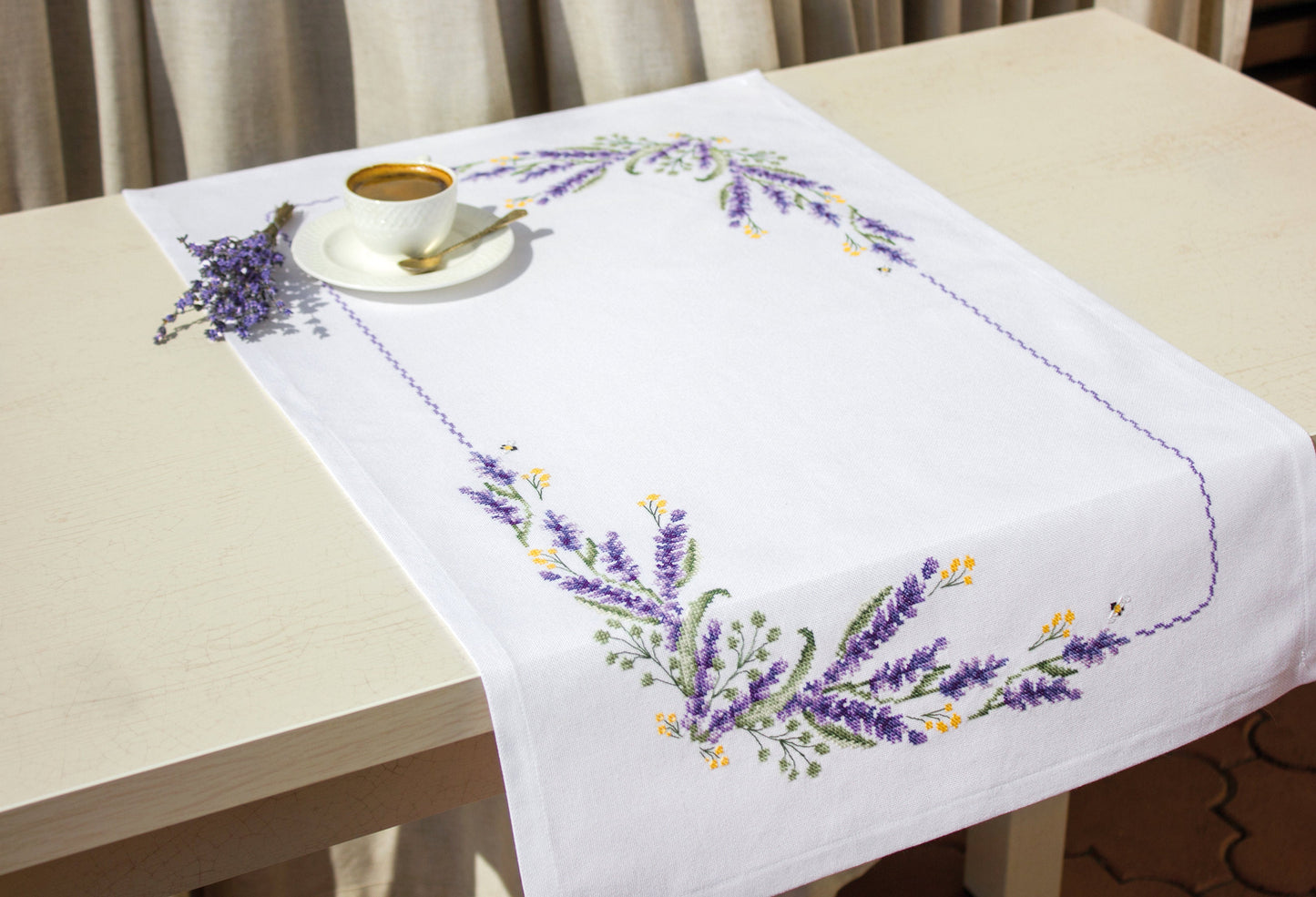 Table Topper - Cross Stitch Kit Table Cloth, FM012